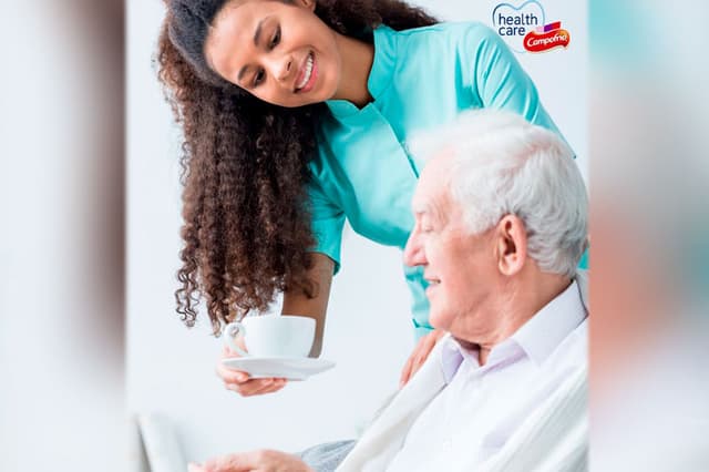 sirviendo caldo a mayor