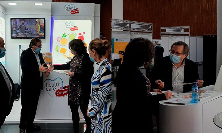 Dña Mónica Oltra Jarque se informa de nuestros productos